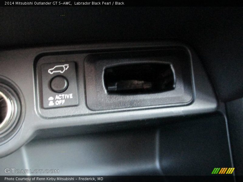 Labrador Black Pearl / Black 2014 Mitsubishi Outlander GT S-AWC