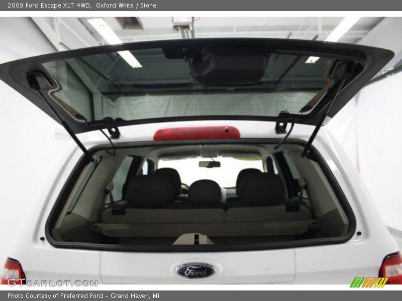 Oxford White / Stone 2009 Ford Escape XLT 4WD