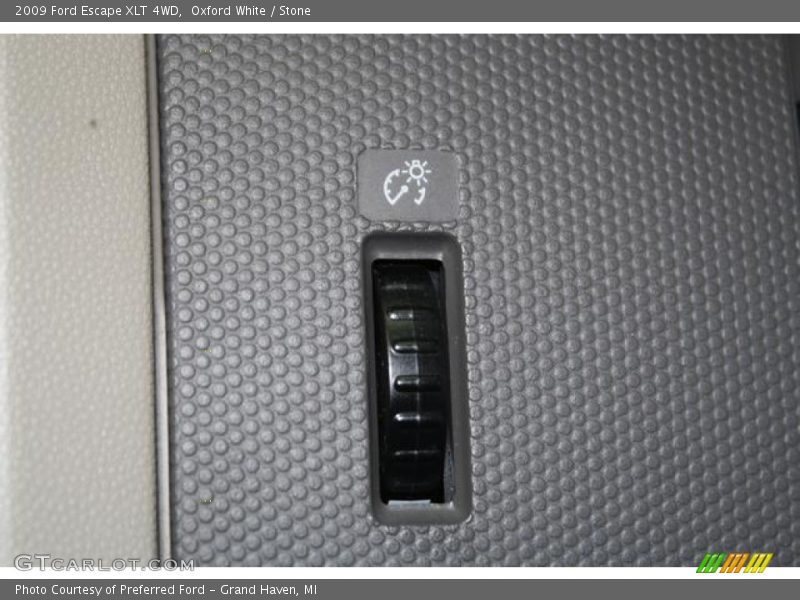Oxford White / Stone 2009 Ford Escape XLT 4WD