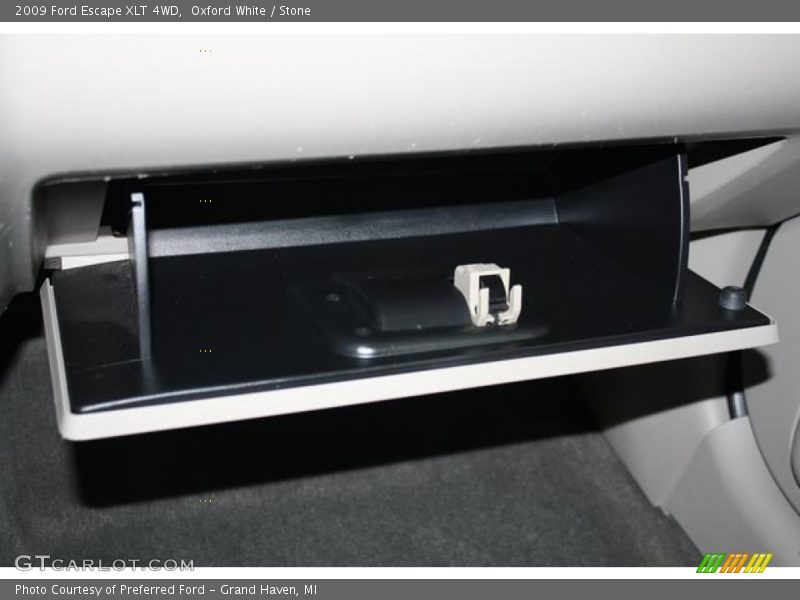 Oxford White / Stone 2009 Ford Escape XLT 4WD