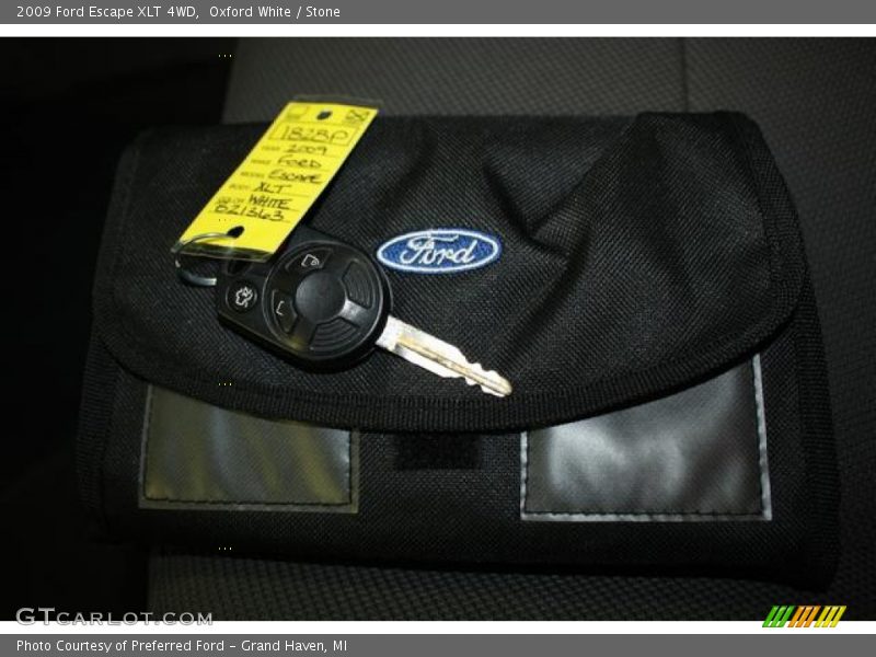 Oxford White / Stone 2009 Ford Escape XLT 4WD