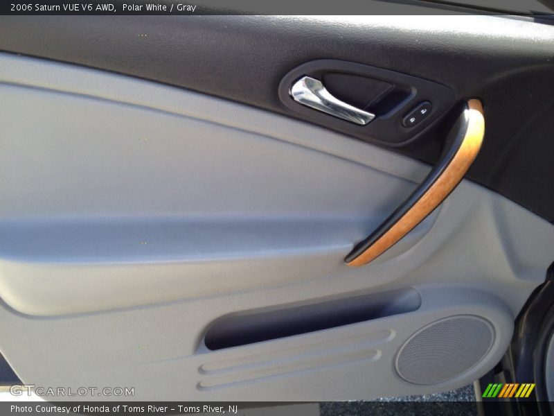 Polar White / Gray 2006 Saturn VUE V6 AWD
