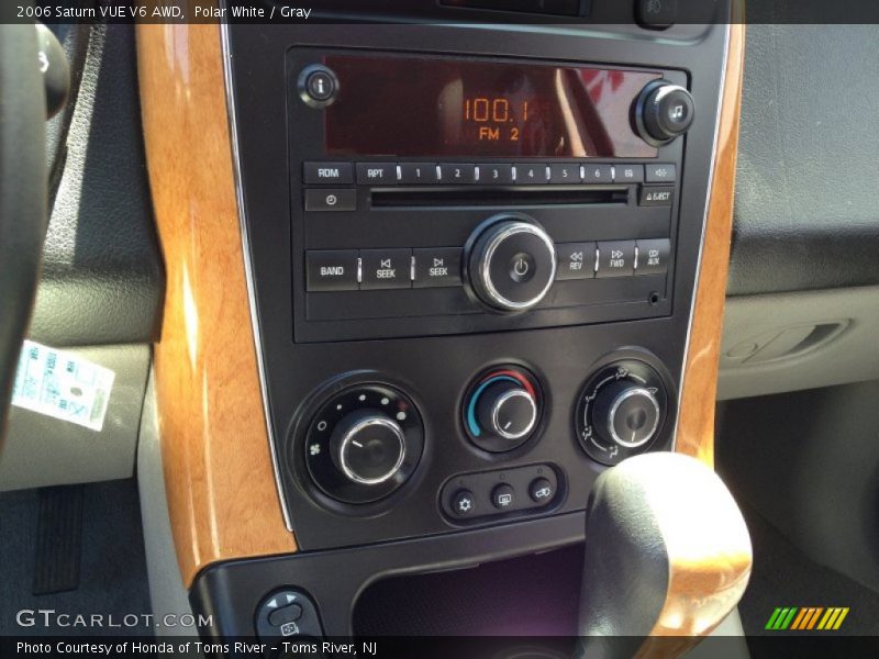 Polar White / Gray 2006 Saturn VUE V6 AWD
