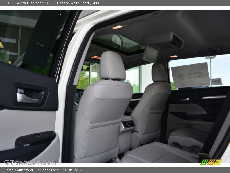 Blizzard White Pearl / Ash 2014 Toyota Highlander XLE