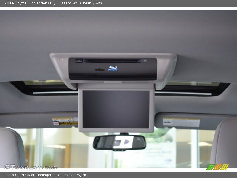 Entertainment System of 2014 Highlander XLE