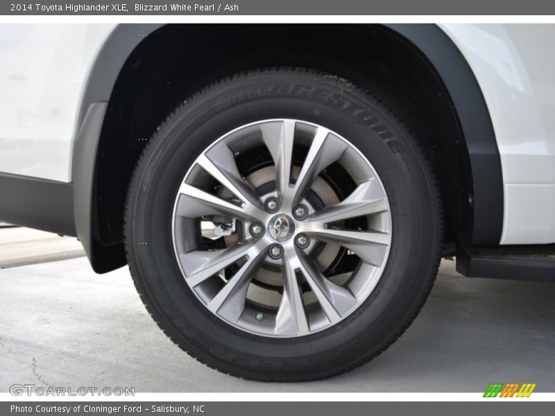  2014 Highlander XLE Wheel