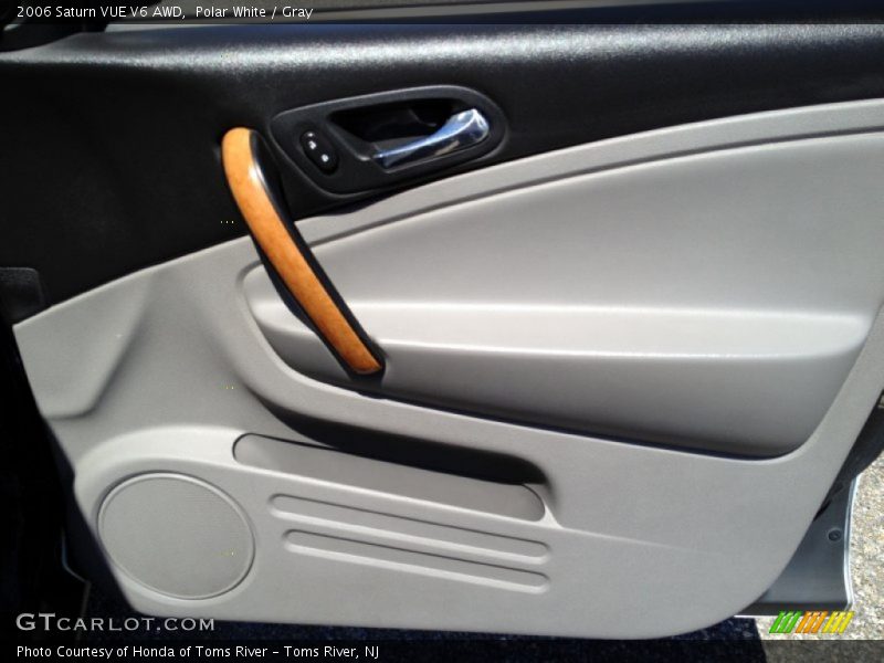 Polar White / Gray 2006 Saturn VUE V6 AWD