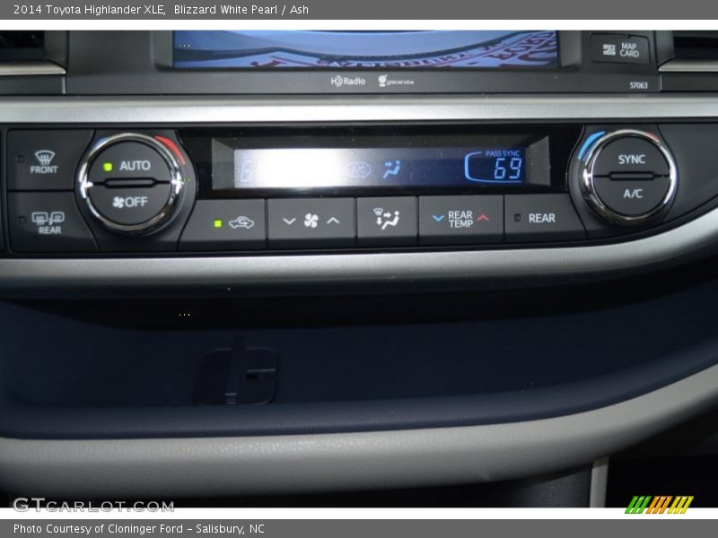 Controls of 2014 Highlander XLE