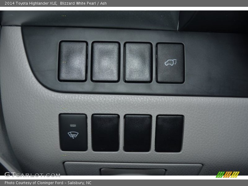 Blizzard White Pearl / Ash 2014 Toyota Highlander XLE