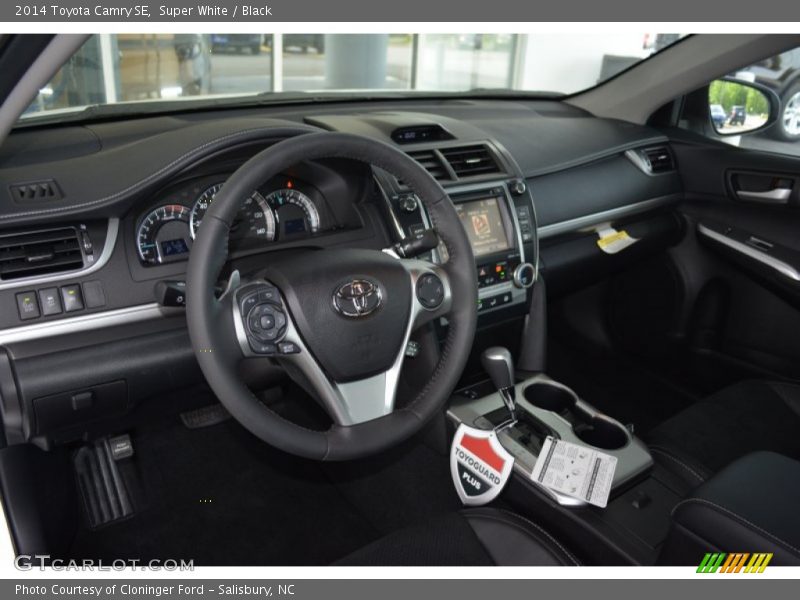 Super White / Black 2014 Toyota Camry SE