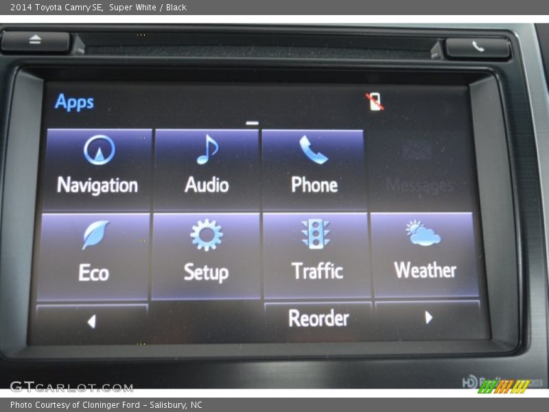 Super White / Black 2014 Toyota Camry SE