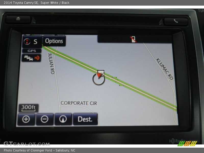 Super White / Black 2014 Toyota Camry SE