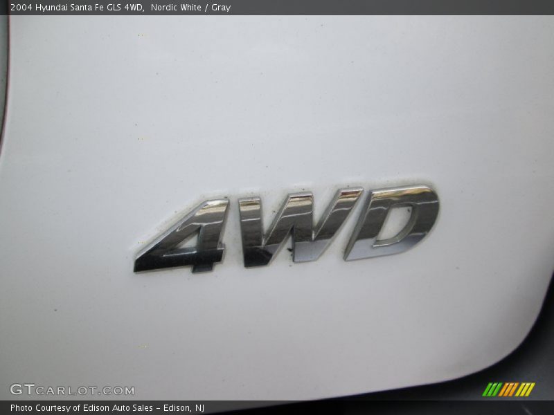 Nordic White / Gray 2004 Hyundai Santa Fe GLS 4WD