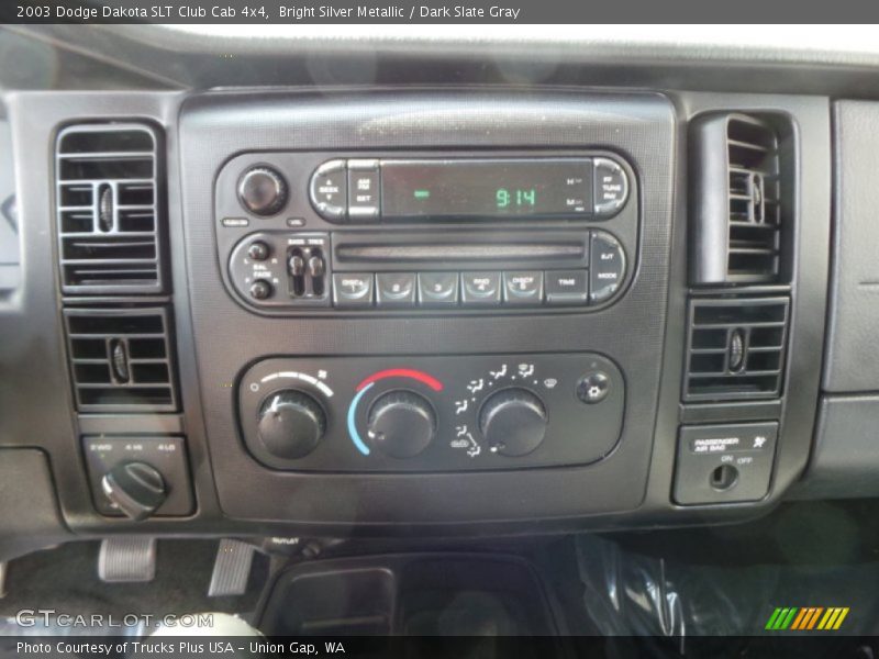 Bright Silver Metallic / Dark Slate Gray 2003 Dodge Dakota SLT Club Cab 4x4