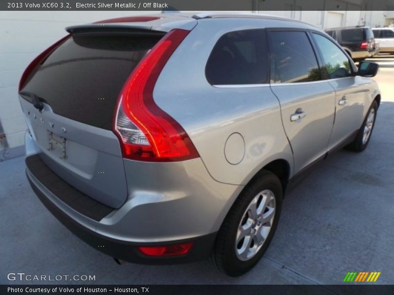 Electric Silver Metallic / Off Black 2013 Volvo XC60 3.2