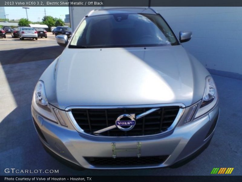 Electric Silver Metallic / Off Black 2013 Volvo XC60 3.2