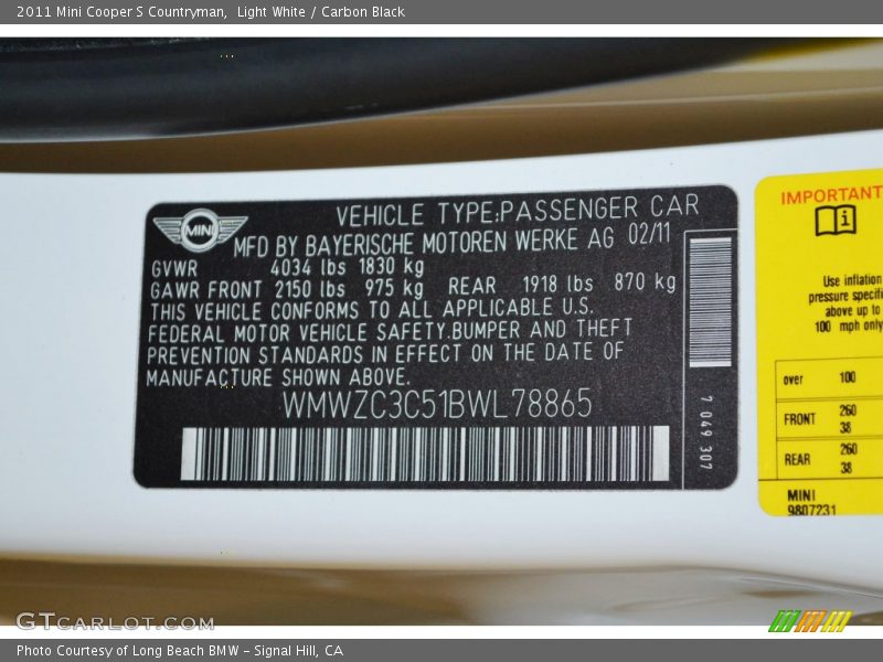 Light White / Carbon Black 2011 Mini Cooper S Countryman