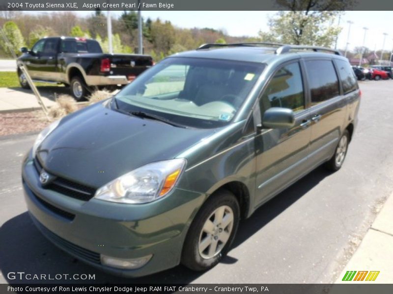 Front 3/4 View of 2004 Sienna XLE