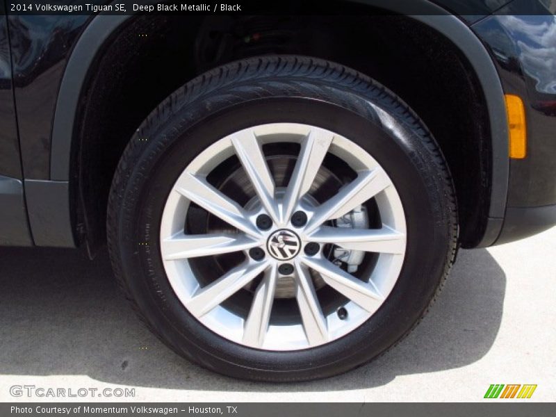 Deep Black Metallic / Black 2014 Volkswagen Tiguan SE