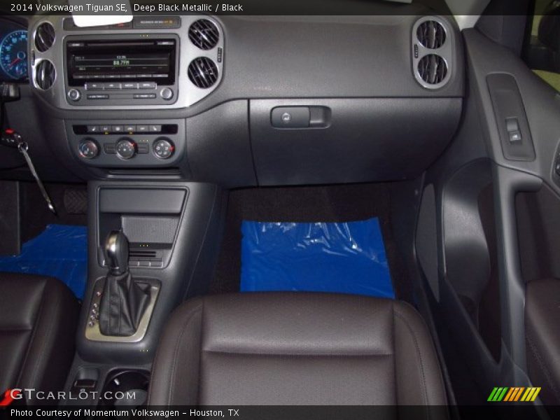 Deep Black Metallic / Black 2014 Volkswagen Tiguan SE