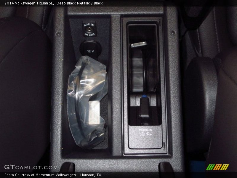Deep Black Metallic / Black 2014 Volkswagen Tiguan SE