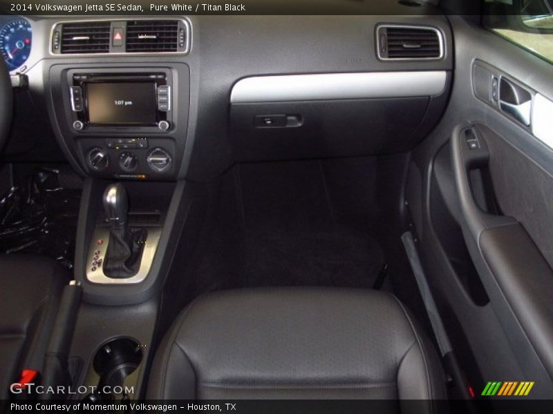 Pure White / Titan Black 2014 Volkswagen Jetta SE Sedan