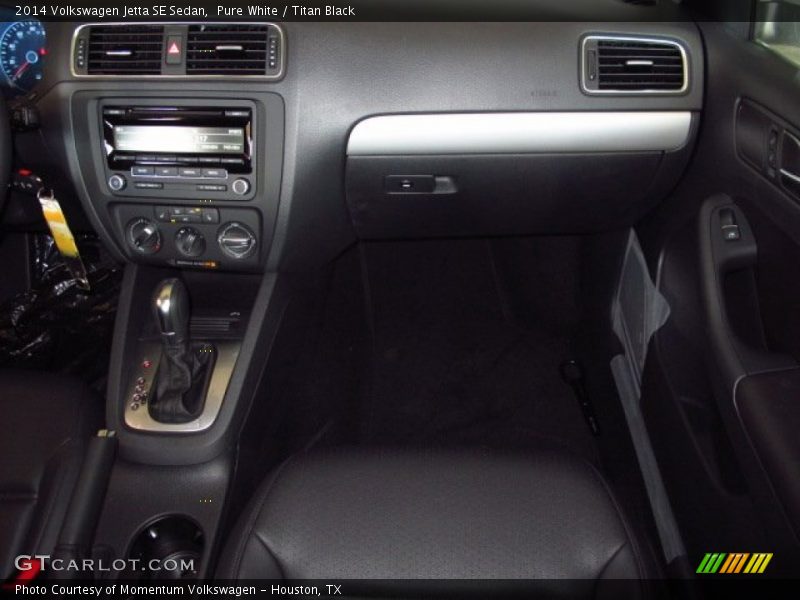 Pure White / Titan Black 2014 Volkswagen Jetta SE Sedan