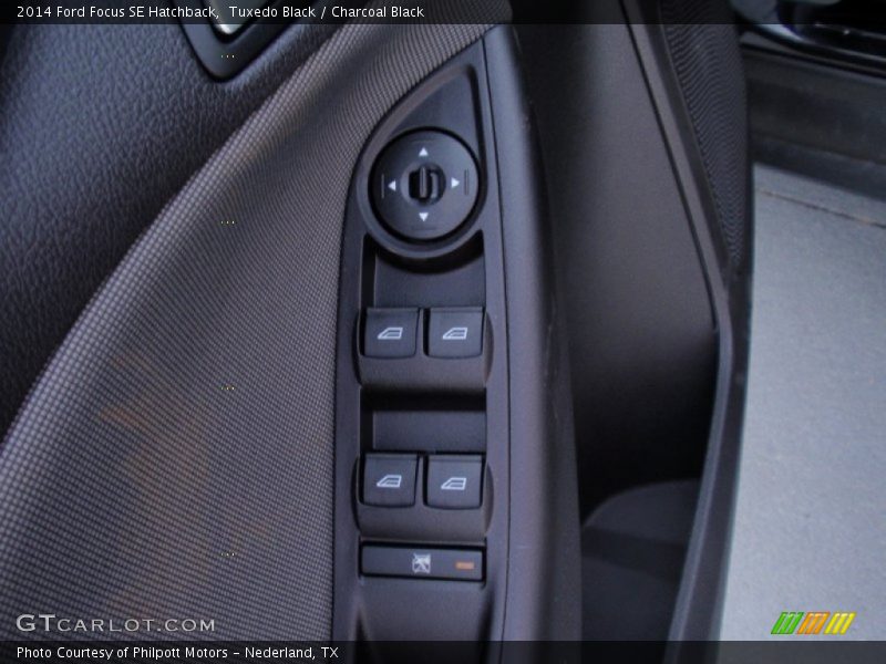 Tuxedo Black / Charcoal Black 2014 Ford Focus SE Hatchback