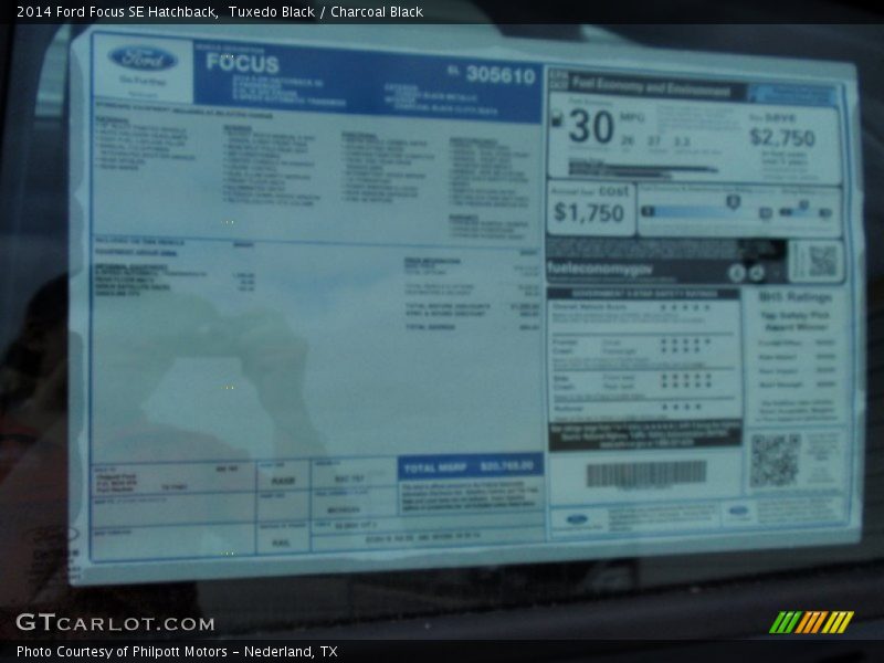 Tuxedo Black / Charcoal Black 2014 Ford Focus SE Hatchback
