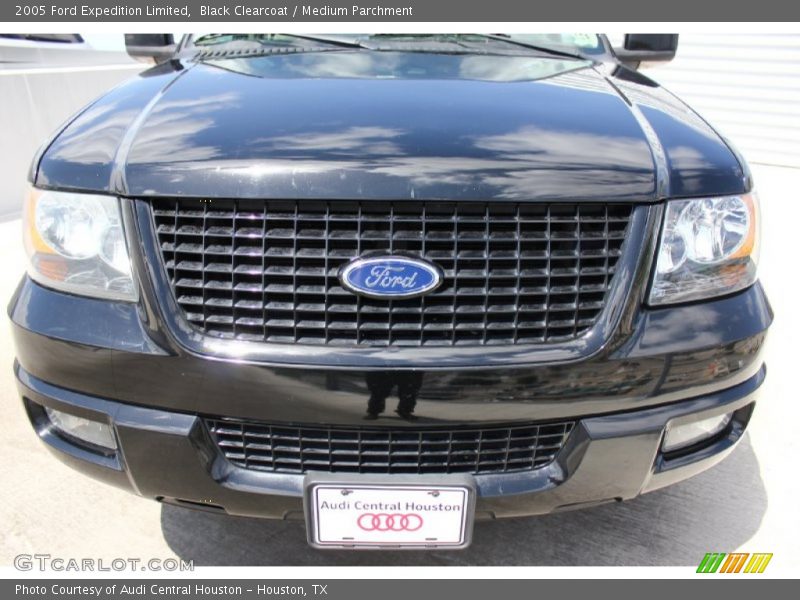 Black Clearcoat / Medium Parchment 2005 Ford Expedition Limited