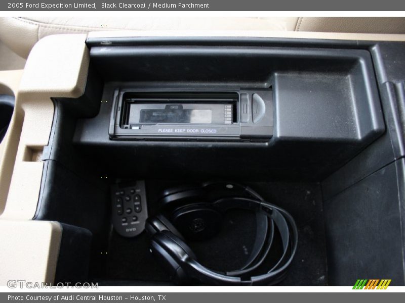 Black Clearcoat / Medium Parchment 2005 Ford Expedition Limited