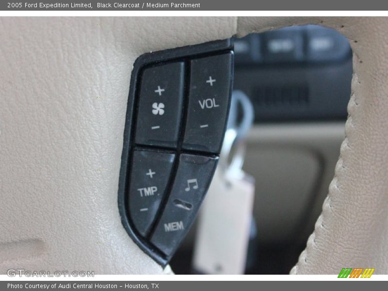 Black Clearcoat / Medium Parchment 2005 Ford Expedition Limited