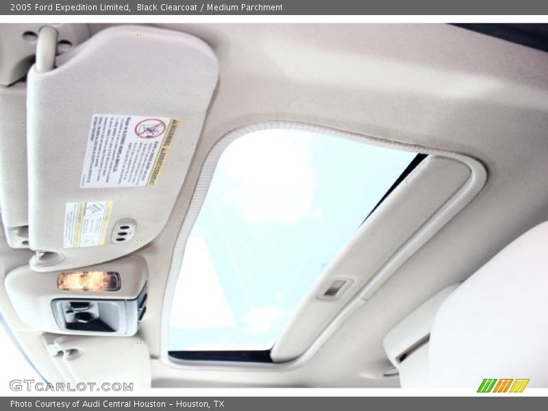 Black Clearcoat / Medium Parchment 2005 Ford Expedition Limited