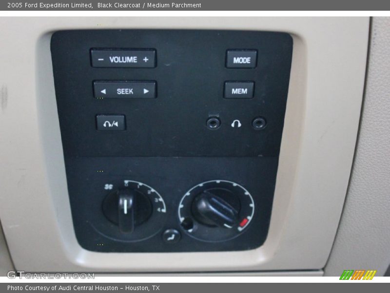 Black Clearcoat / Medium Parchment 2005 Ford Expedition Limited