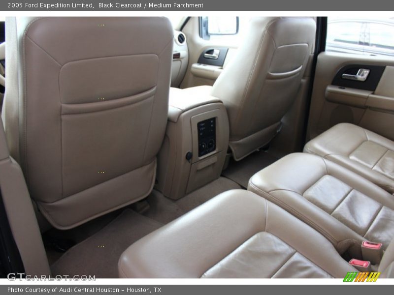 Black Clearcoat / Medium Parchment 2005 Ford Expedition Limited