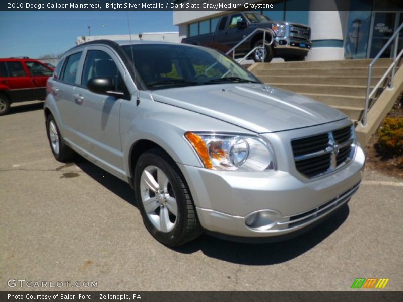 Front 3/4 View of 2010 Caliber Mainstreet