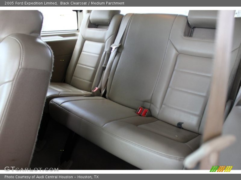 Black Clearcoat / Medium Parchment 2005 Ford Expedition Limited