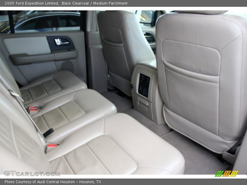 Black Clearcoat / Medium Parchment 2005 Ford Expedition Limited