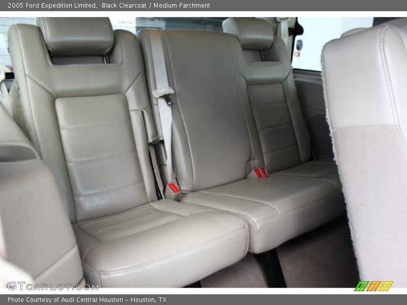 Black Clearcoat / Medium Parchment 2005 Ford Expedition Limited