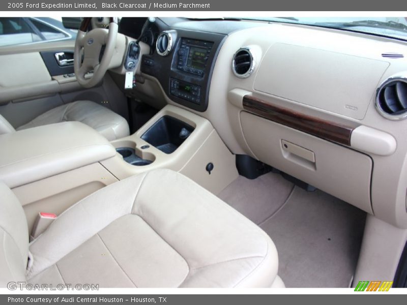 Black Clearcoat / Medium Parchment 2005 Ford Expedition Limited