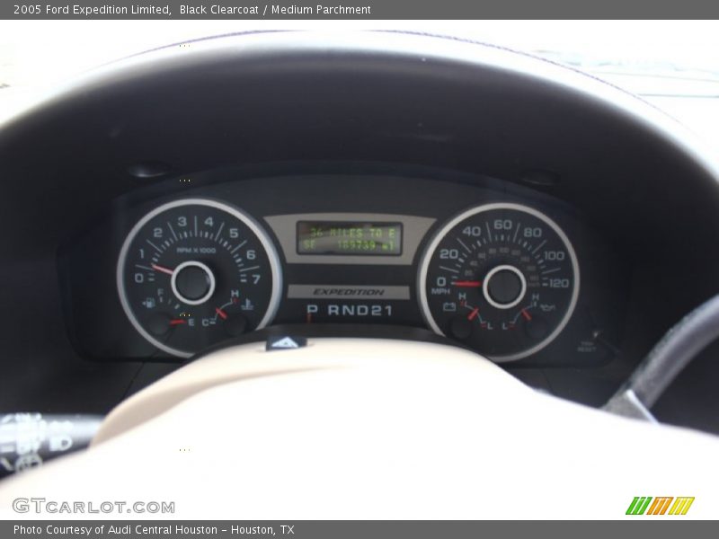 Black Clearcoat / Medium Parchment 2005 Ford Expedition Limited