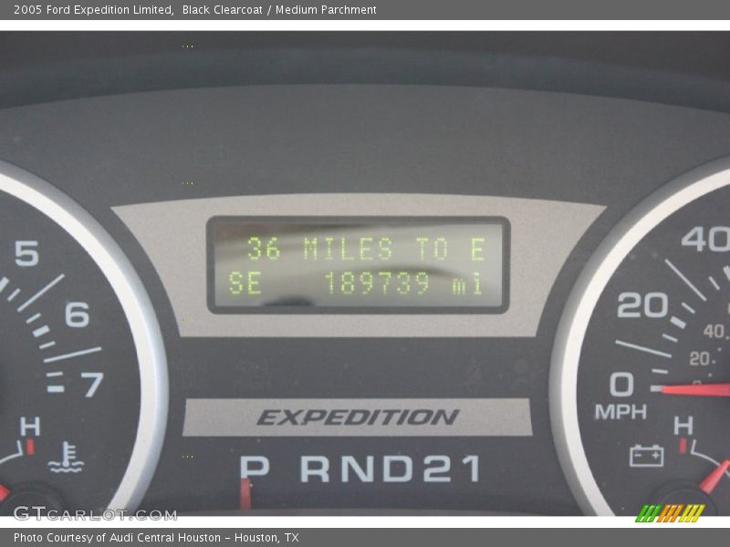 Black Clearcoat / Medium Parchment 2005 Ford Expedition Limited