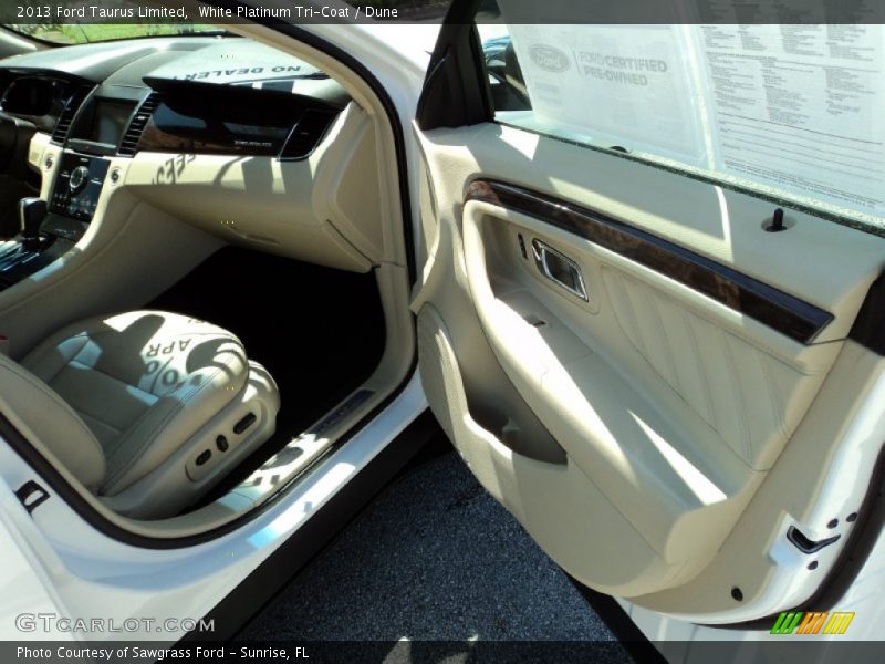 White Platinum Tri-Coat / Dune 2013 Ford Taurus Limited