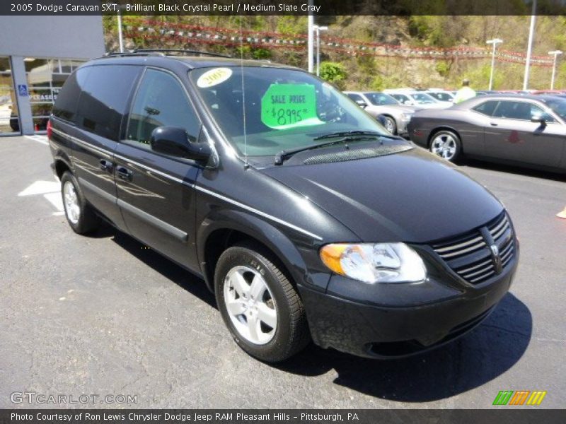 Front 3/4 View of 2005 Caravan SXT