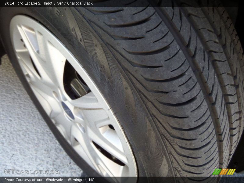 Ingot Silver / Charcoal Black 2014 Ford Escape S