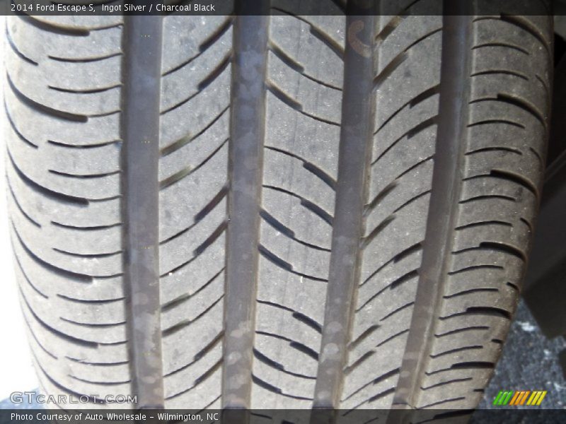 Ingot Silver / Charcoal Black 2014 Ford Escape S