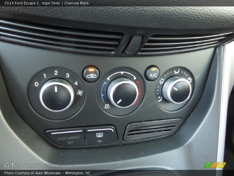 Ingot Silver / Charcoal Black 2014 Ford Escape S