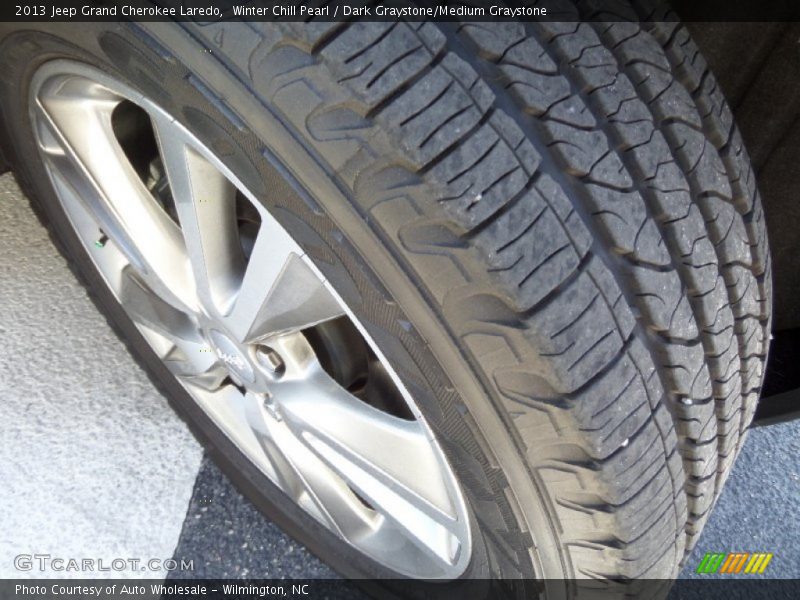 Winter Chill Pearl / Dark Graystone/Medium Graystone 2013 Jeep Grand Cherokee Laredo