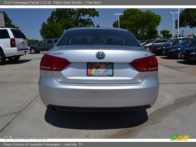 Reflex Silver Metallic / Titan Black 2014 Volkswagen Passat 2.5L SE