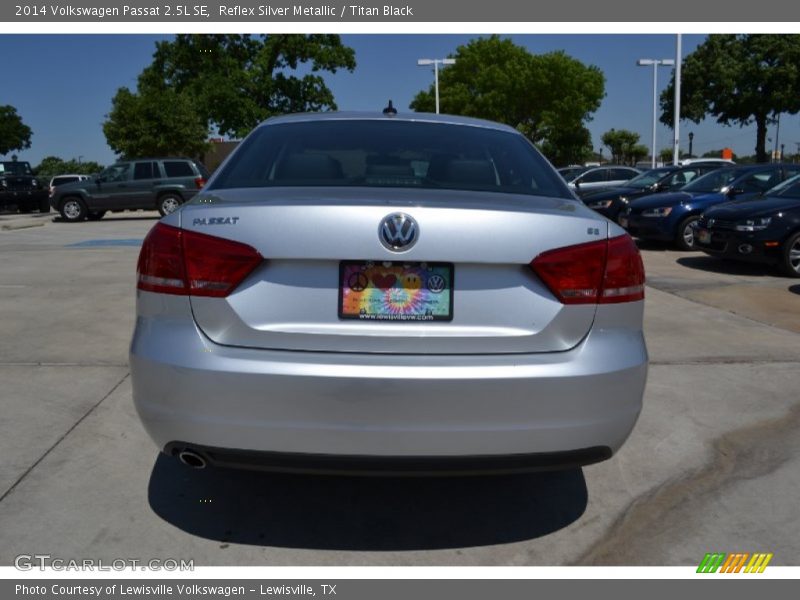 Reflex Silver Metallic / Titan Black 2014 Volkswagen Passat 2.5L SE